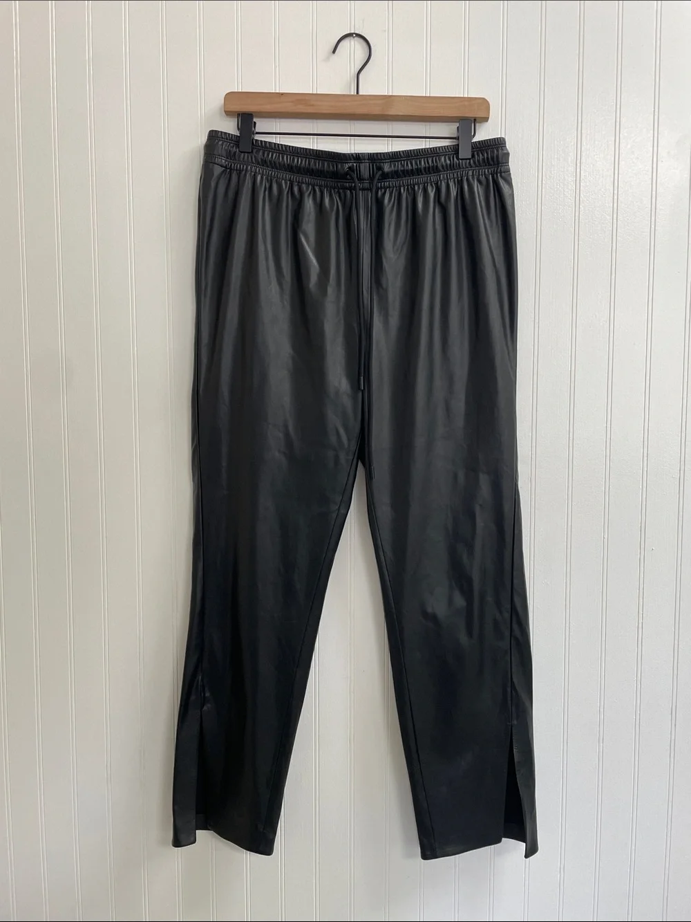 THEORY Slit Pull-On Pant in Paper Faux Vegan Leather Mobwife in Black Size 8